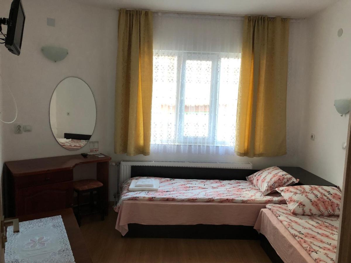 Family Hotel Panorama Sarnitsa Ngoại thất bức ảnh