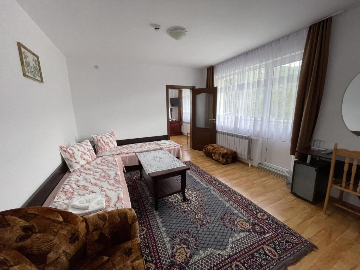 Family Hotel Panorama Sarnitsa Ngoại thất bức ảnh