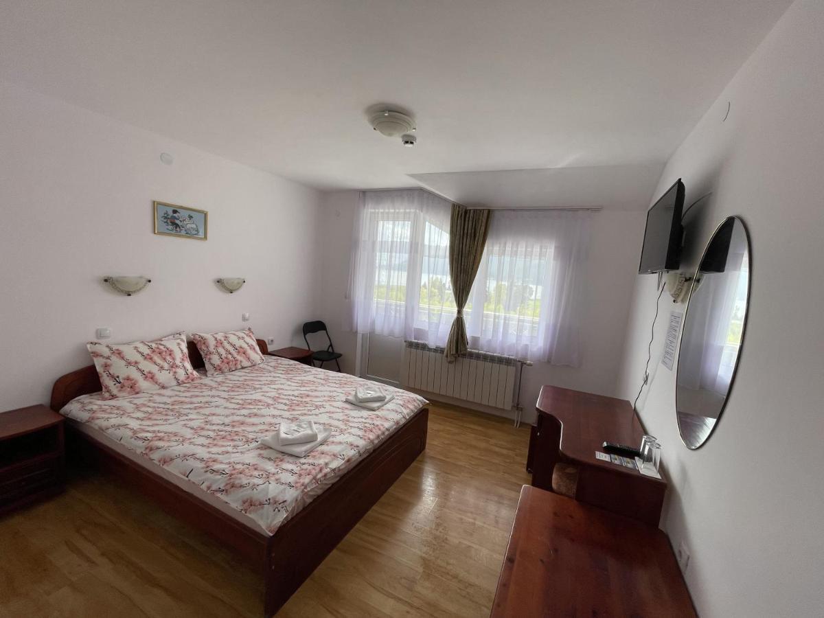 Family Hotel Panorama Sarnitsa Ngoại thất bức ảnh