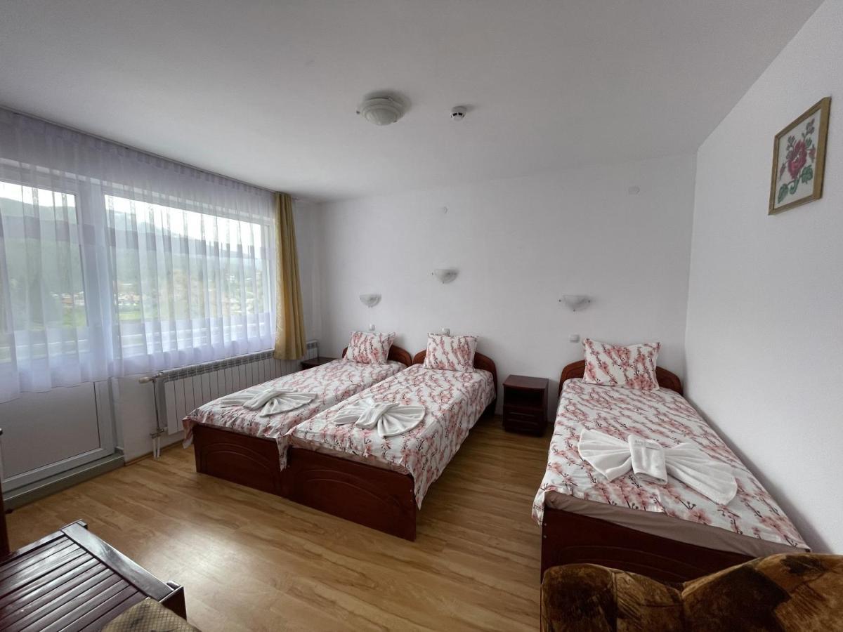 Family Hotel Panorama Sarnitsa Ngoại thất bức ảnh