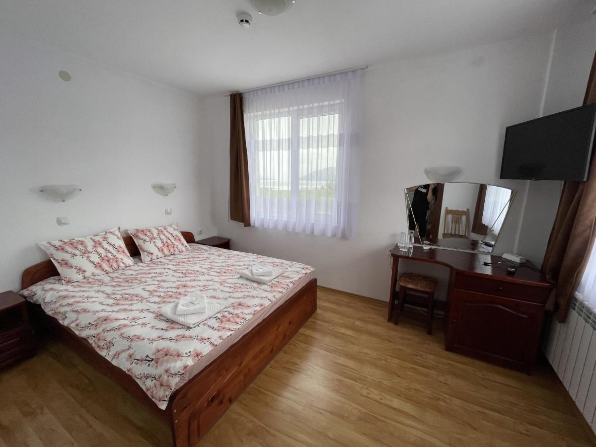 Family Hotel Panorama Sarnitsa Ngoại thất bức ảnh