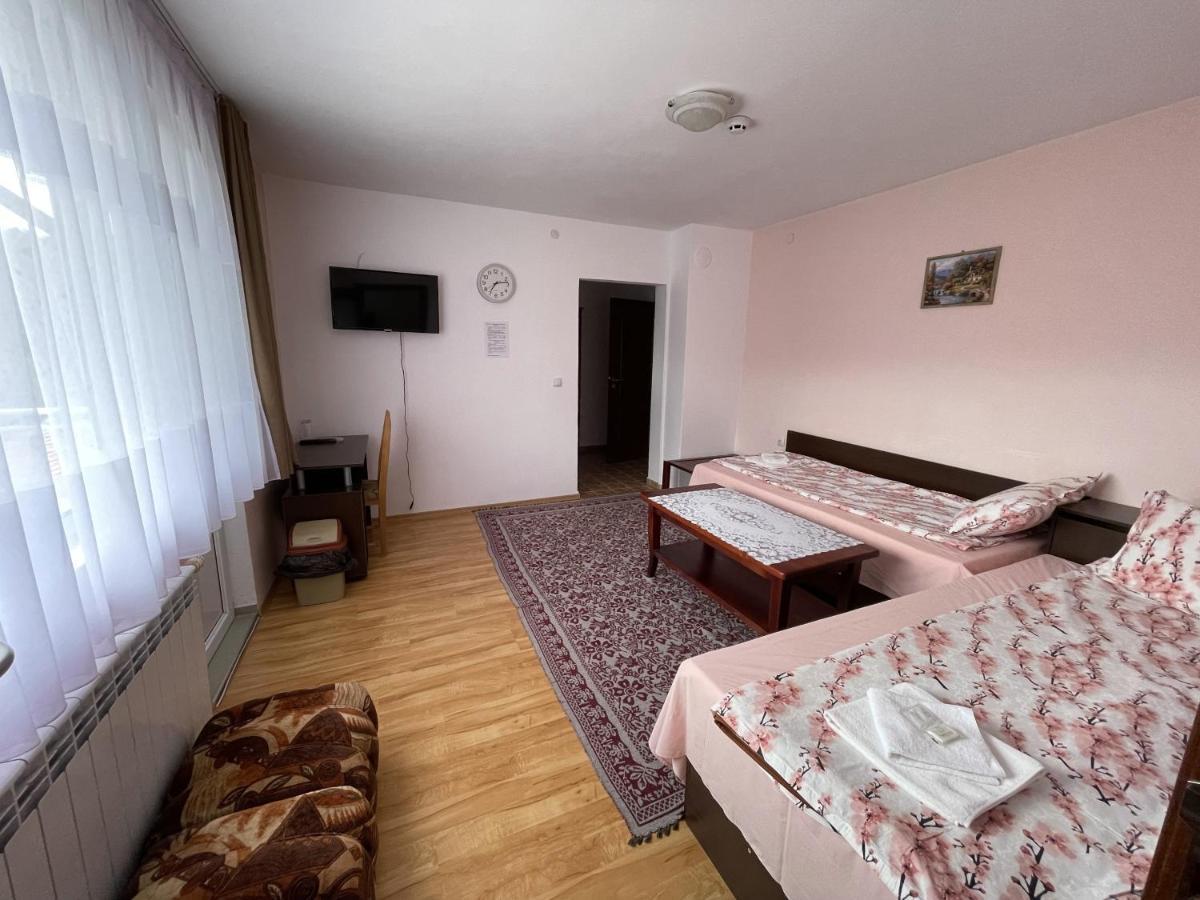 Family Hotel Panorama Sarnitsa Ngoại thất bức ảnh