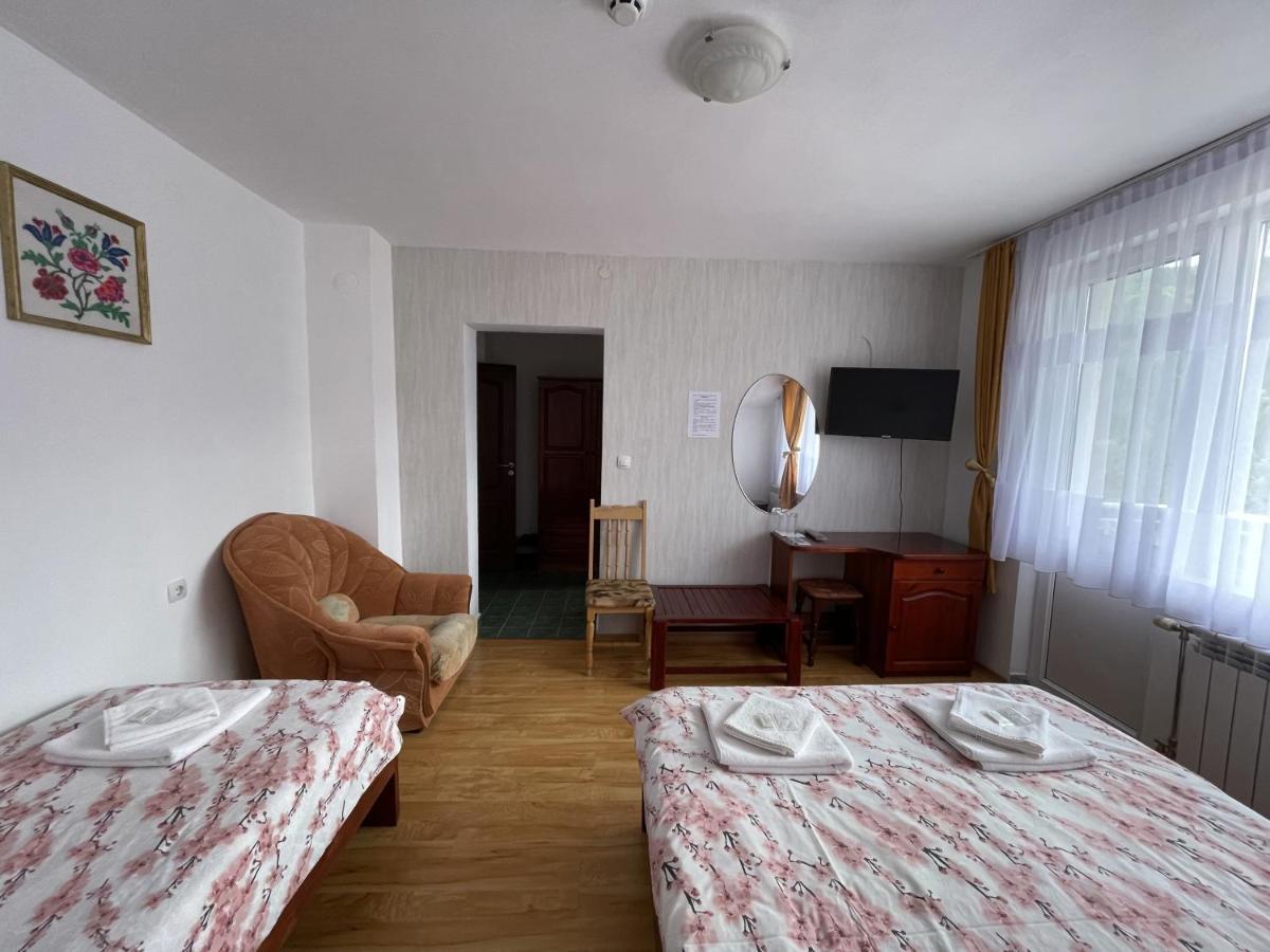 Family Hotel Panorama Sarnitsa Ngoại thất bức ảnh