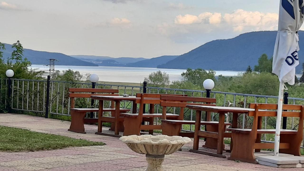 Family Hotel Panorama Sarnitsa Ngoại thất bức ảnh