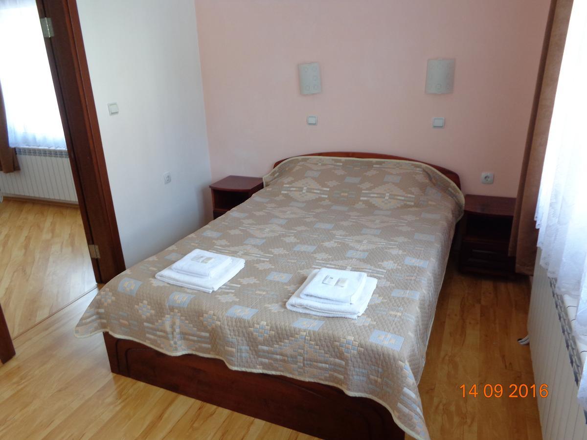 Family Hotel Panorama Sarnitsa Ngoại thất bức ảnh